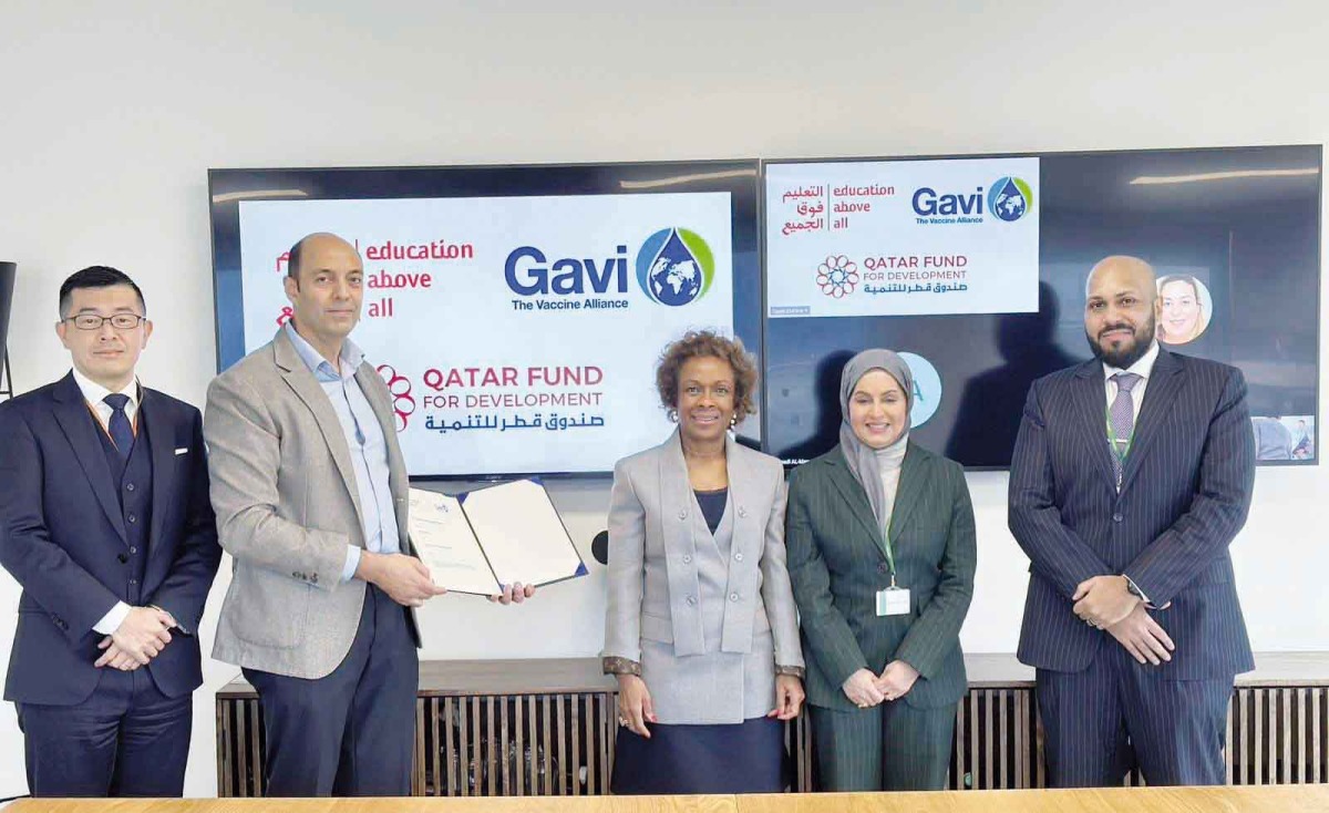 Officials at the agreement signing.