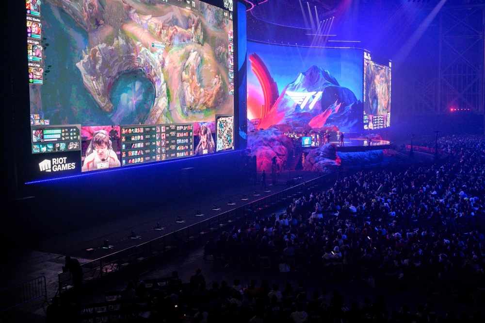 Fans watch screens as South Korea's T1 take on China's Weibo Gaming during the League of Legends world final at the Gocheok Sky Dome in Seoul on November 19, 2023. Photo by ANTHONY WALLACE / AFP

