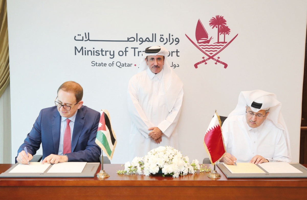 Minister of Transport H E Jassim Saif Ahmed Al Sulaiti looks on as QCAA's Mohammed Faleh Al Hajri (right) and Chairman of the Board of Commissioners of Jordan's CARC, H E Captain Haitham Misto sign a protocol.