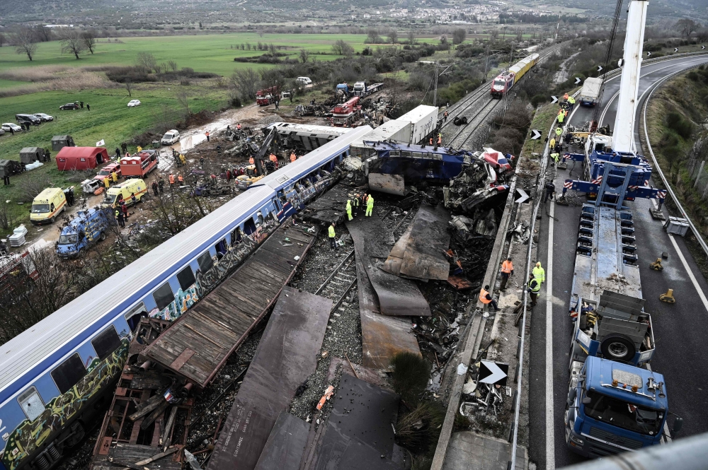 Police and emergency crews examine the debris of a crushed wagon on the second day after a train accident in the Tempi Valley near Larissa, Greece, March 2, 2023. Photo by Sakis MITROLIDIS / AFP