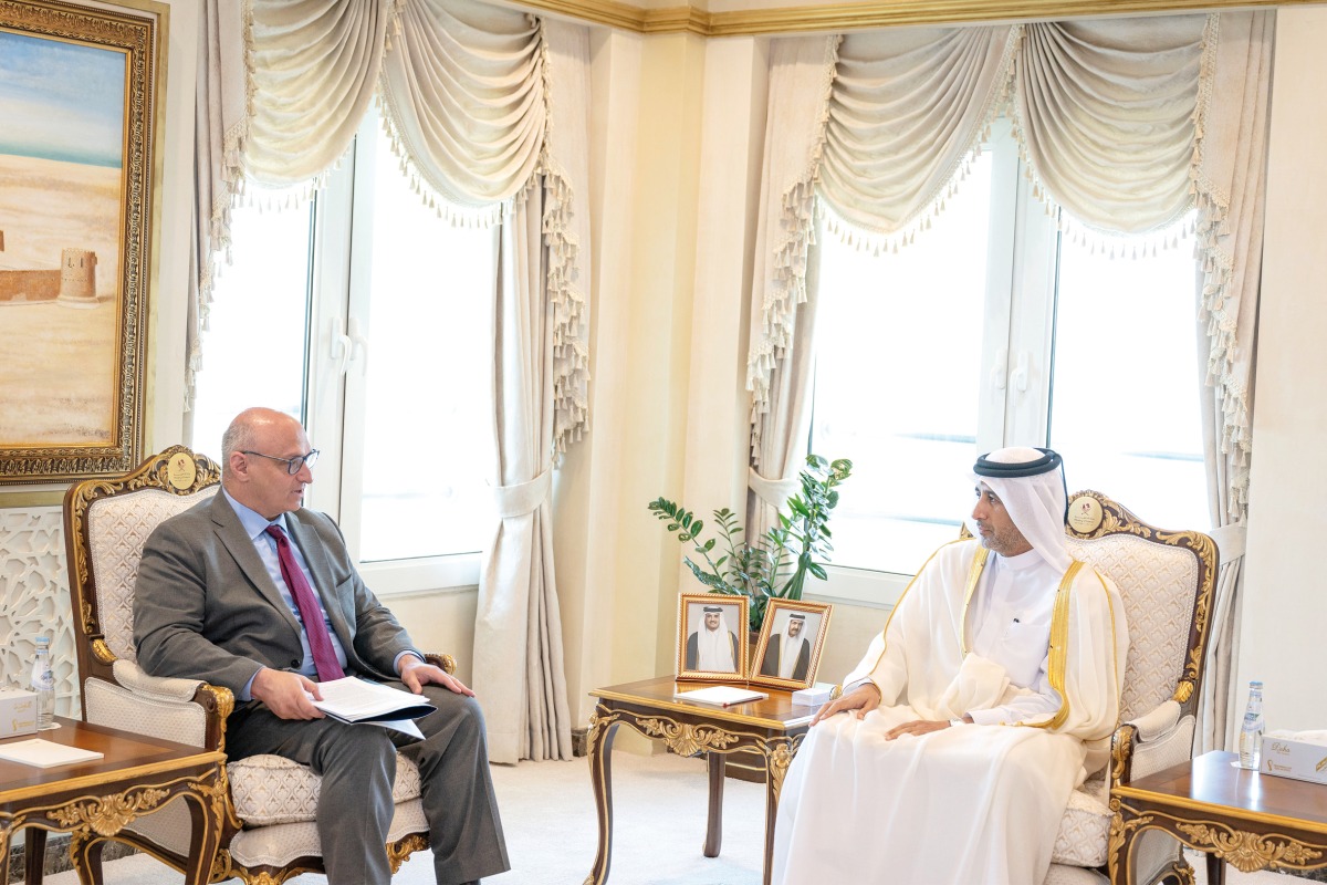 Virginia Commonwealth University School of the Arts in Qatar Class of 2024 with Dean Amir Berbić.