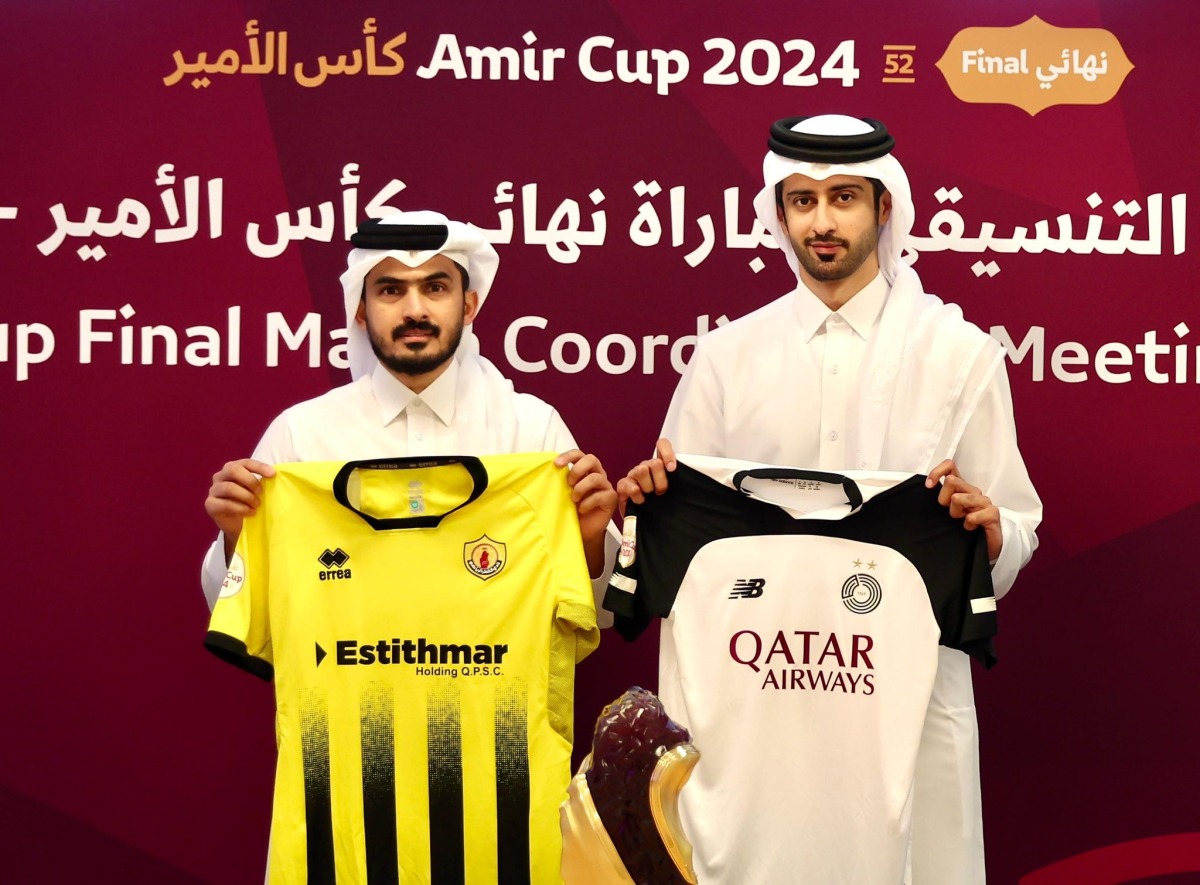 Qatar SC (left) and Al Sadd representatives display their teams’ jerseys for the Amir Cup final. 