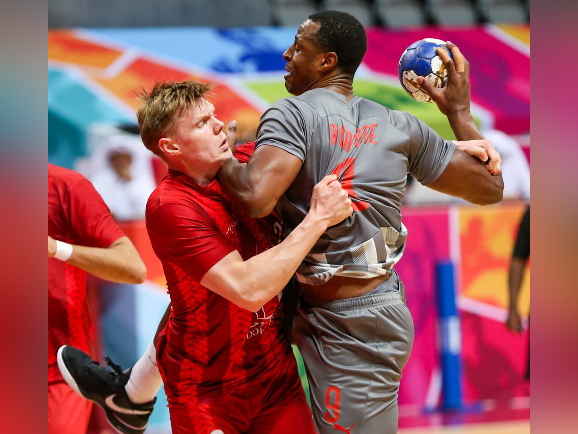 Al Duhail's Rafael Capote (right) and Al Arabi's Boslan in action during the Qatar Cup final on Sunday.