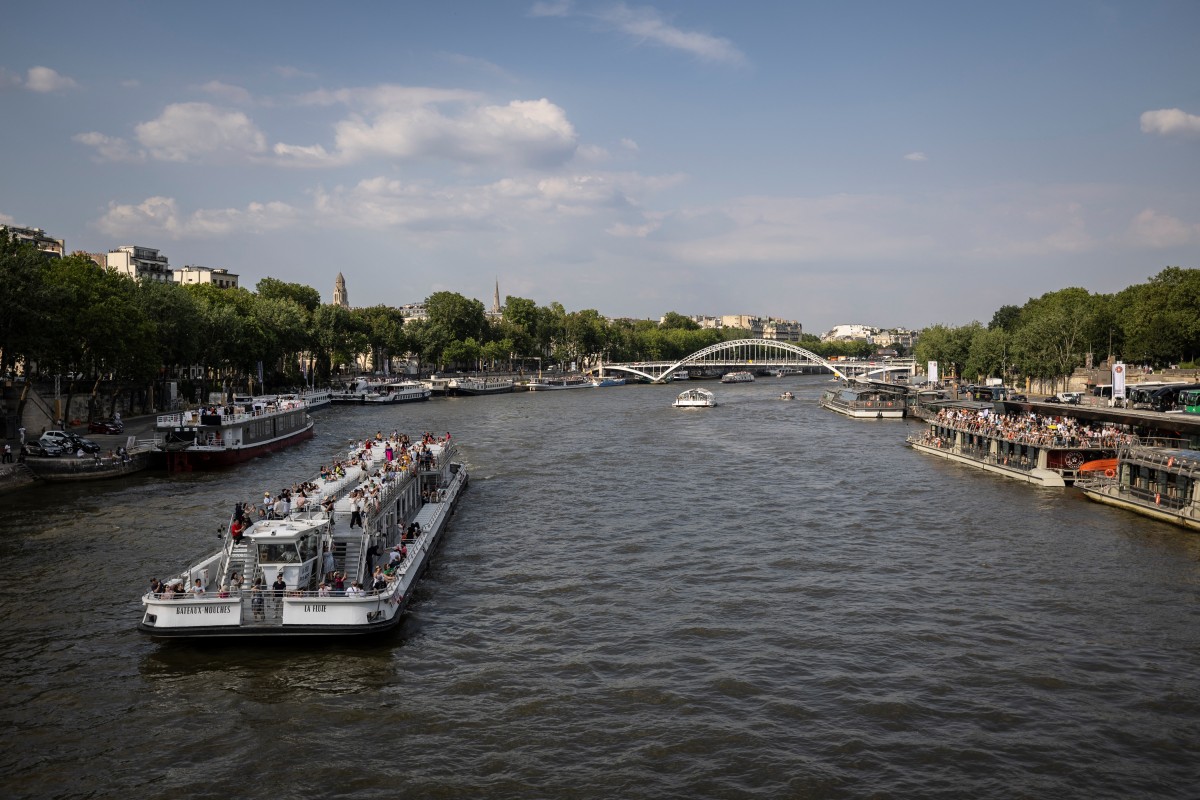 A touristic boat navigates on the River Seine in Paris on June 26, 2024. Photo by OLYMPIA DE MAISMONT / AFP.
