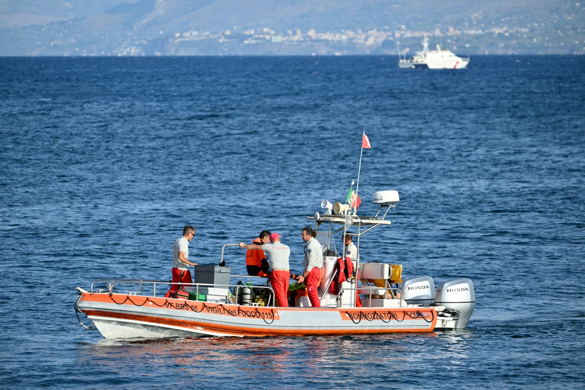 A rescue boat of the Vigili del Fuoco, the Italian Corps. of Firefighters operates off Porticello near Palermo, on August 20, 2024 a day after the British-flagged luxury yacht Bayesian sank.
Photo by Alberto PIZZOLI / AFP.