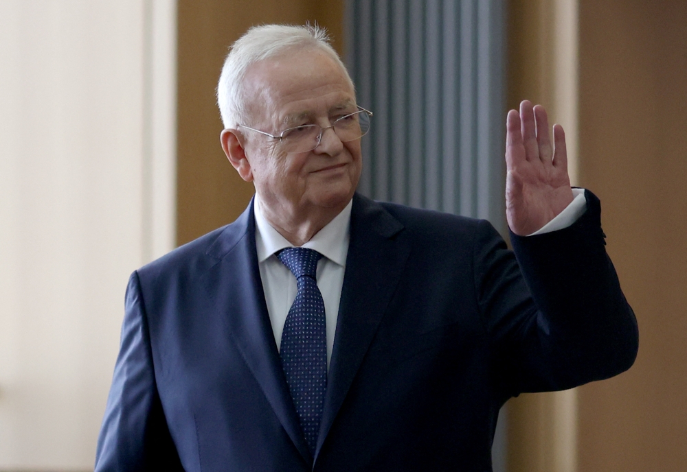 Former Volkswagen CEO Martin Winterkorn waves as he arrives for his trial at court in Braunschweig, northern Germany, on September 3, 2024. Photo by Ronny HARTMANN / AFP