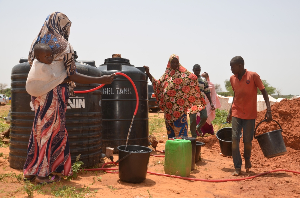 (FILES) Displaced residents of Niamey collect water at tanks on September 11, 2019 in the makeshift camp of Saguia near the capital after the Niger river floods forced inhabitants out of the area. AFP / Boureima Hama. Picture for representational purposes only.