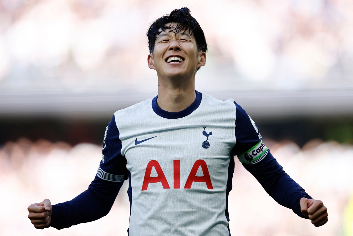 Tottenham Hotspur's South Korean striker #07 Son Heung-Min celebrates after scoring their fourth goal during the English Premier League football match between Tottenham Hotspur and West Ham United at the Tottenham Hotspur Stadium in London, on October 19,