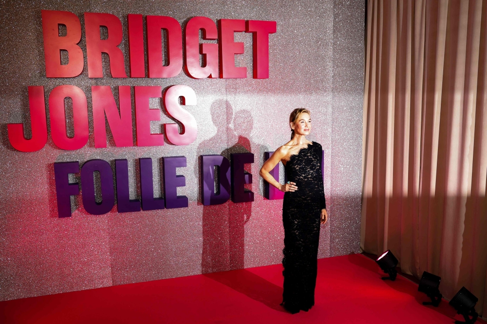 US actress Renee Zellweger poses upon arrival for a photocall ahead of the French premiere of the film 
