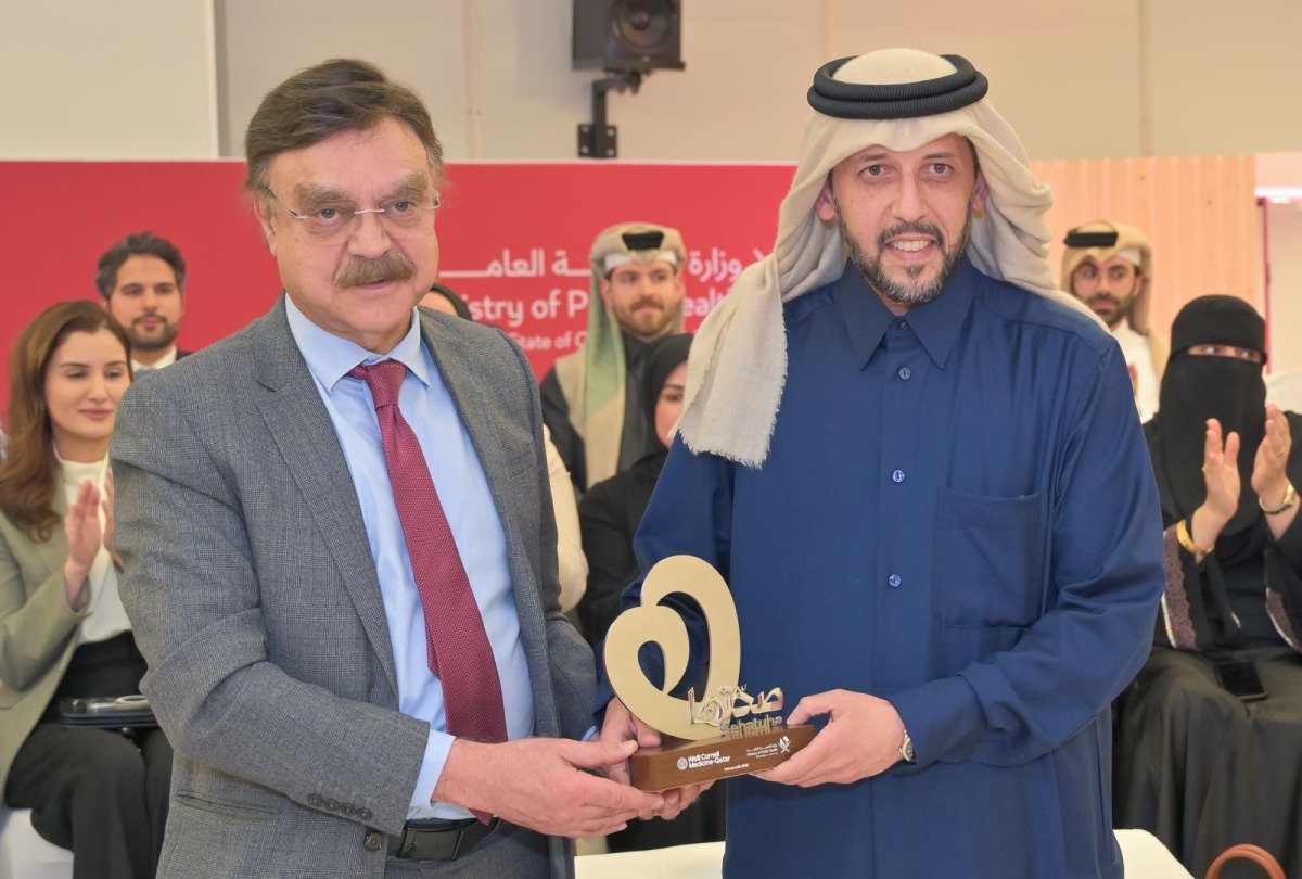 Minister of Public Health H E Mansoor bin Ebrahim Al Mahmoud (right) receiving the Sehatuha Appreciation Shield from WCM-Q Dean, Dr. Javaid Sheikh.