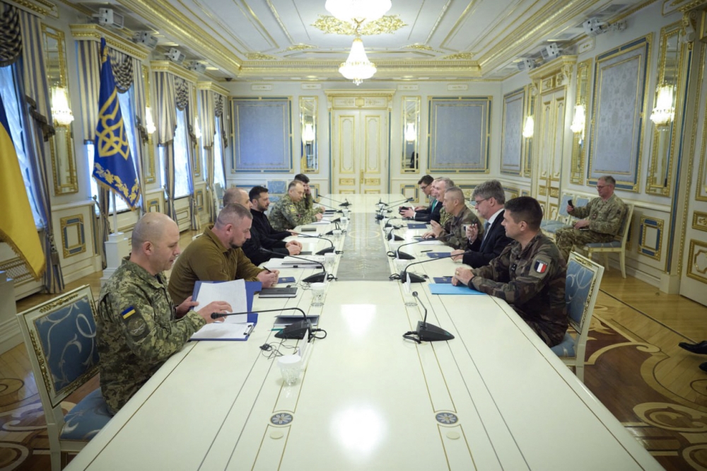 This handout photograph taken and released on April 5, 2025 shows the Ukrainian President Volodymyr Zelensky with French Chief of the Defence Staff General Thierry Burkhard and Britain Chief of the Defence Staff Admiral Tony Radakin in Kyiv. (Photo by Handout / UKRAINIAN PRESIDENTIAL PRESS SERVICE / AFP) 