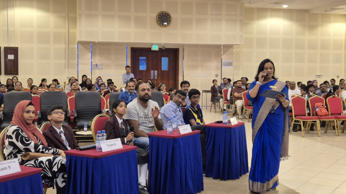Students, parents and teachers during the event. 