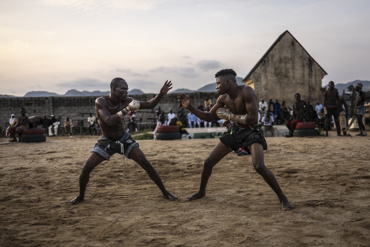 Dambe fighters engage in a bout during an amateur match in the Dei-Dei neighbourhood in Abuja, on June 27, 2025. Photo by OLYMPIA DE MAISMONT / AFP.