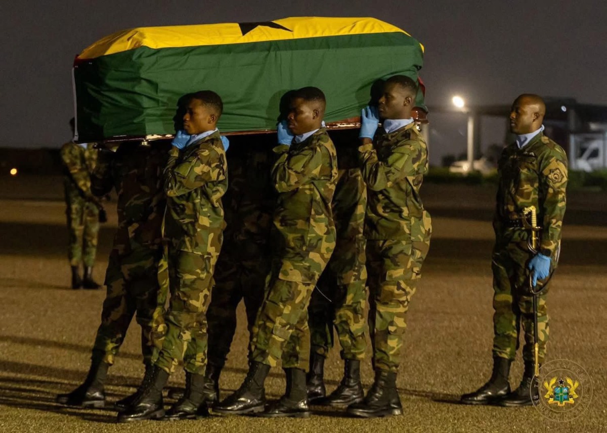 Soldiers carry a coffin of the deceased at the Air Force Base in Accra, Ghana, on Aug. 6, 2025. (The Presidency of the Republic of Ghana/Handout via Xinhua)
