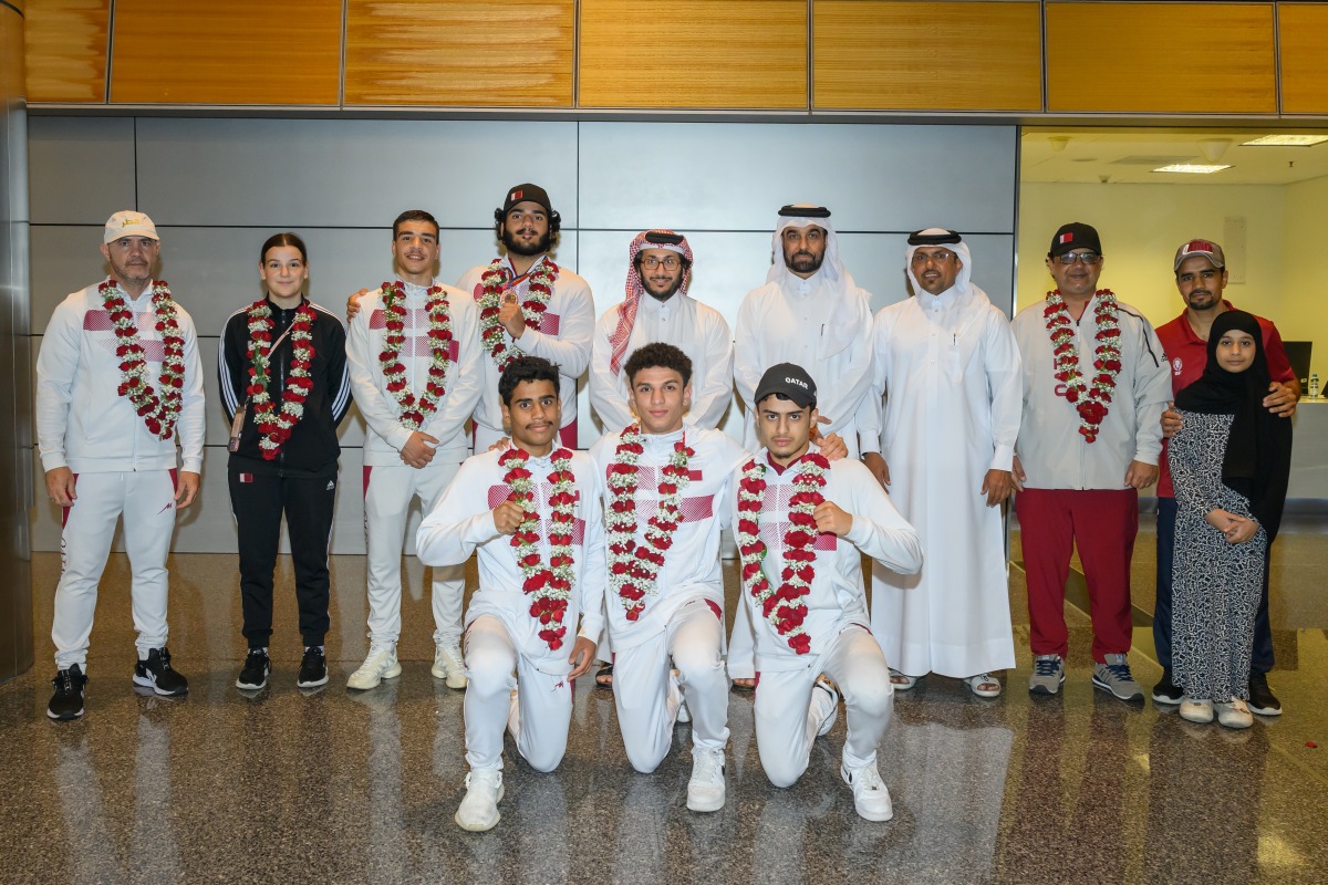 President of the Qatar Boxing and Wrestling Federation Sheikh Fahad bin Khalid Al Thani poses with members of the Qatar youth boxing team and federation officials upon their return from the Asian Youth Championship held in Bangkok.