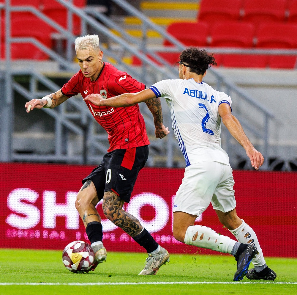 Al Rayyan’s Roger Guedes (left) in action against Al Sailiya’s Abdulla Mahmoud yesterday.