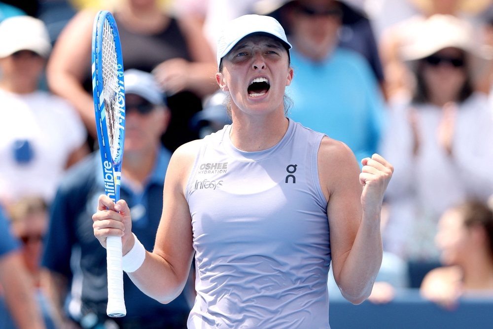 Iga Swiatek of Poland celebrates her win against Elena Rybakina of Kazakhstan during the semifinals of the Cincinnati Open at Lindner Family Tennis Center on August 17, 2025 in Mason, Ohio. (Photo by Matthew Stockman/Getty Images/AFP)