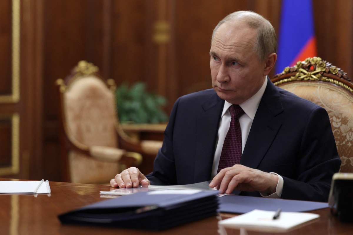 In this pool photograph distributed by the Russian state agency Sputnik, Russia's President Vladimir Putin chaires a meeting with local officials in Moscow on August 25, 2025. (Photo by Viacheslav PROKOFIEV / POOL / AFP)