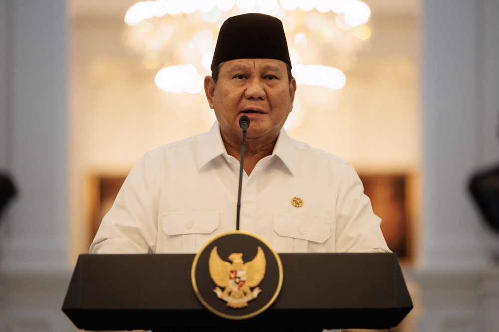 Indonesia's President Prabowo Subianto speaks about a recent wave of nationwide protests during a press conference alongside political party leaders at the Presidential Palace in Jakarta on August 31, 2025. (Photo by Yasuyoshi Chiba / AFP)

