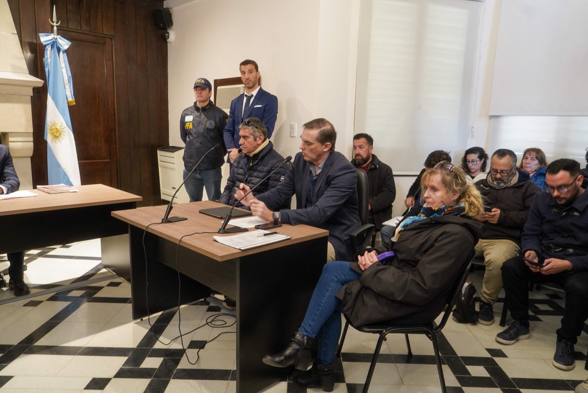 Argentine Patricia Kadgien (R), daughter of SS financial guru Friedrich Kadgien, one of several high-ranking Nazis to escape to Argentina after the war, and her husband, Juan Carlos Cortegoso (3-L), attend a hearing after being arrested in Mar del Plata, Buenos Aires province, on September 4, 2025. (Photo by AFP)
