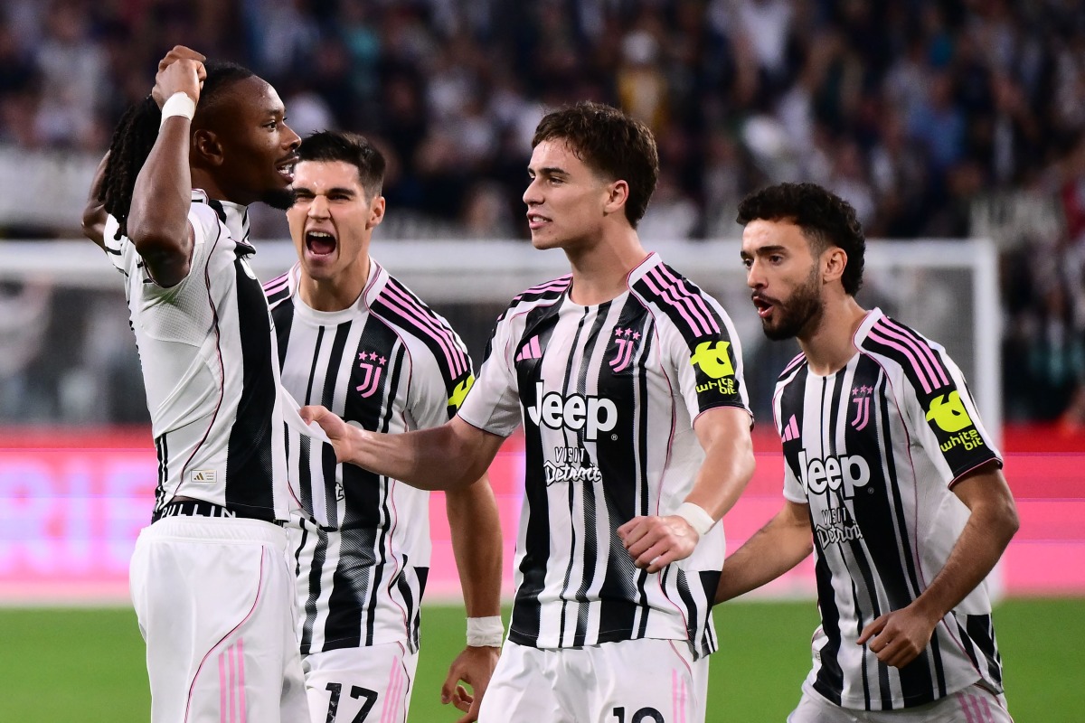 Juventus' Montenegrin midfielder #17 Vasilije Adzic (2nd L) celebrates with Juventus' French midfielder #19 Khephren Thuram-Ulien (L) after scoring his team fourth goal during the Italian Serie A football match between Juventus and Inter Milan at the Allianz stadium in Turin, northern Italy, on September 13, 2025. (Photo by MARCO BERTORELLO / AFP)

