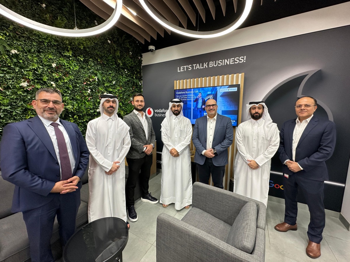 Officials pose for a group photo.