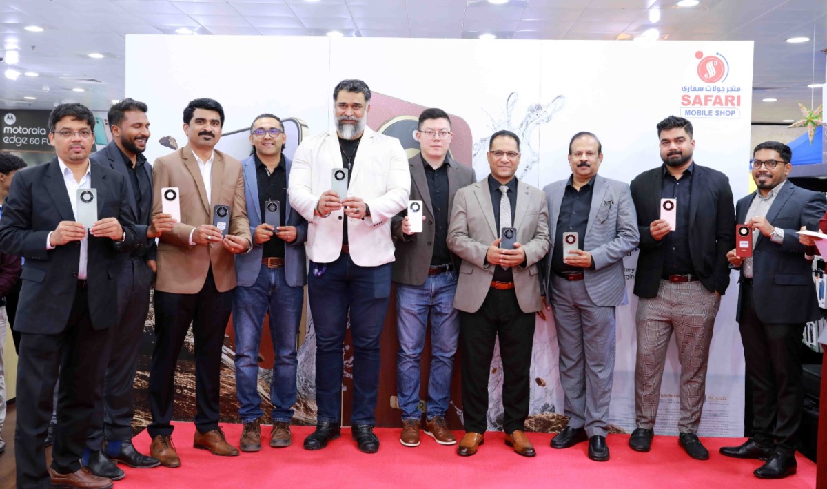 Country Head Honor Qatar Gao Done; Sales Director Honor Qatar Hanish Hamza; Brand Manager (Tradetec) Nisar; AGM Safari Tamel Elsaid Farag; Regional Director Safari BM Kassim; Business Development Manager Safari Mujeeb Rahiman; Head of Sales Safari Tittu George; and Special Guest Actor Hariprashanth MG at the ceremony.