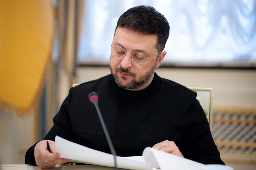 This handout photograph taken on December 23, 2025 and released by the Ukrainian Presidential Office on December 24, 2025 shows Ukraine's President Volodymyr Zelensky during a meeting with journalists in Kyiv. (Photo by Handout / Ukrainian Presidential Office / AFP)