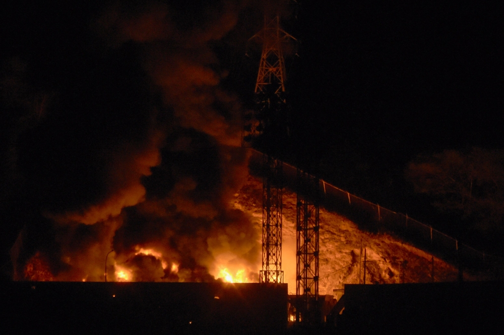 Picture of fire at Fuerte Tiuna, Venezuela's largest military complex, after a series of explosions in Caracas on January 3, 2026. (Photo by Luis Jaimes / AFP)
