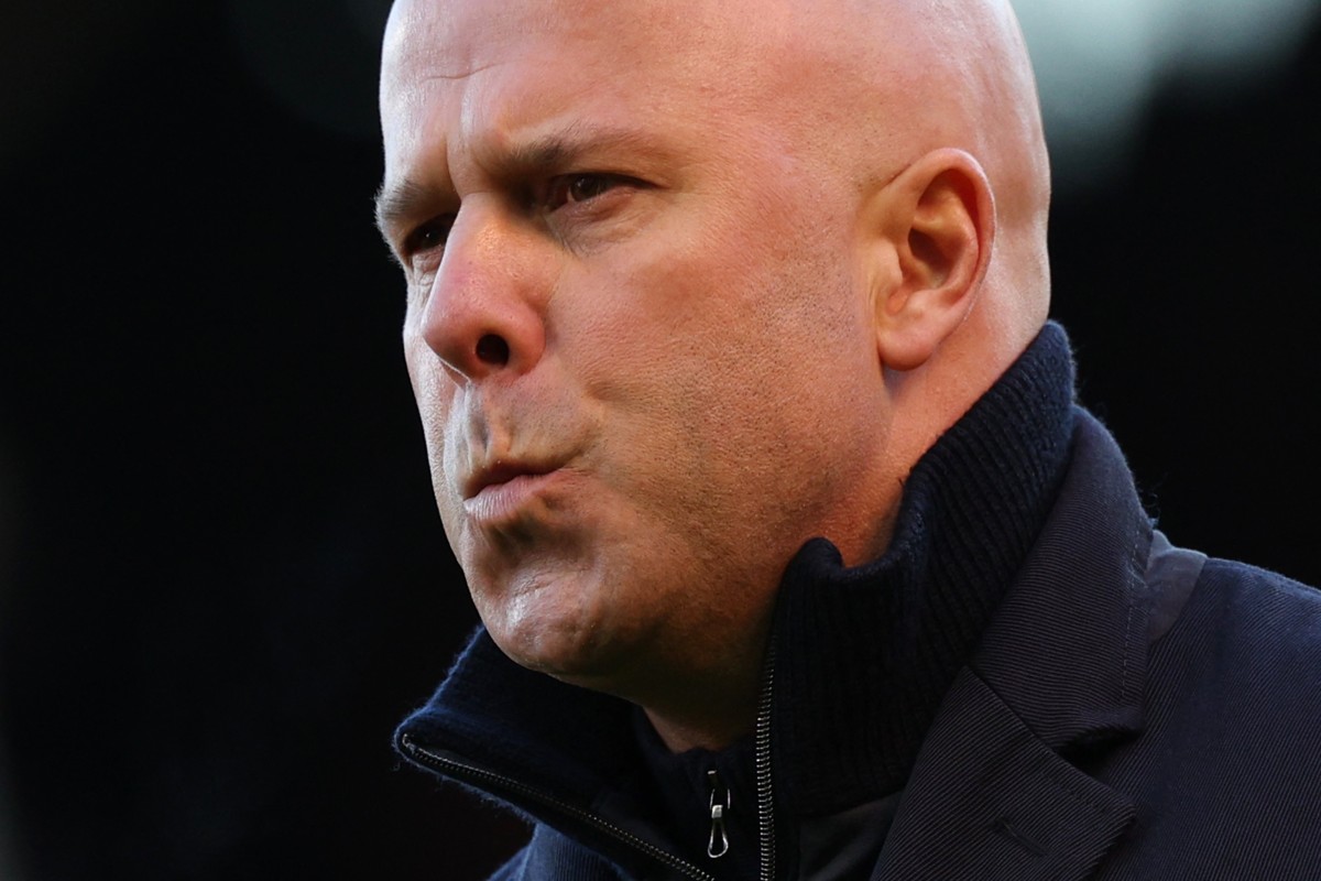 Liverpool's Dutch manager Arne Slot takes his place for the English Premier League football match between Fulham and Liverpool at Craven Cottage in London on January 4, 2026. (Photo by Adrian Dennis / AFP)