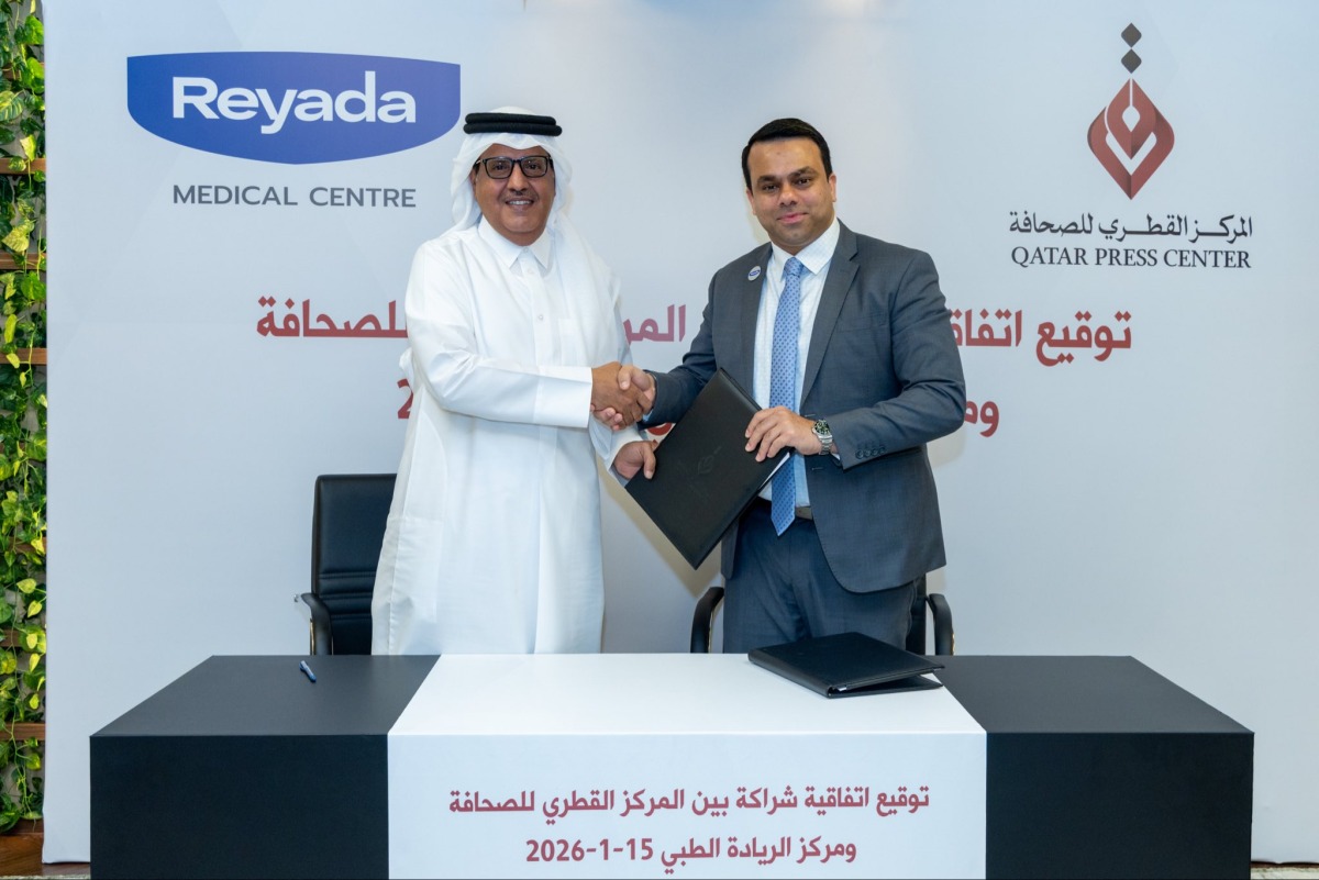 Director General of the Qatar Press Centre Sadiq Mohammed Al-Amari  and Director General of Al-Riyada Medical Centre Jamshir Hamza  exchanging documents after signing the agreement.