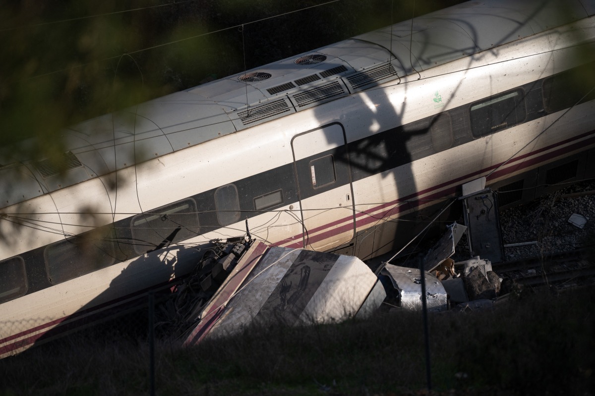 A picture taken on January 19, 2026 shows a view of one of the two trains that derailed the day before, killing at least 39 people and injuring more than 120, in Adamuz, southern Spain. Photo by JORGE GUERRERO / AFP
