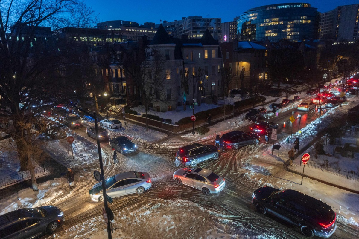 Cars remain in a near standstill as traffic gridlocks in the Dupont Circle neighborhood on January 29, 2026 in Washington, DC. (Photo by Tom Brenner/Getty Images/AFP)