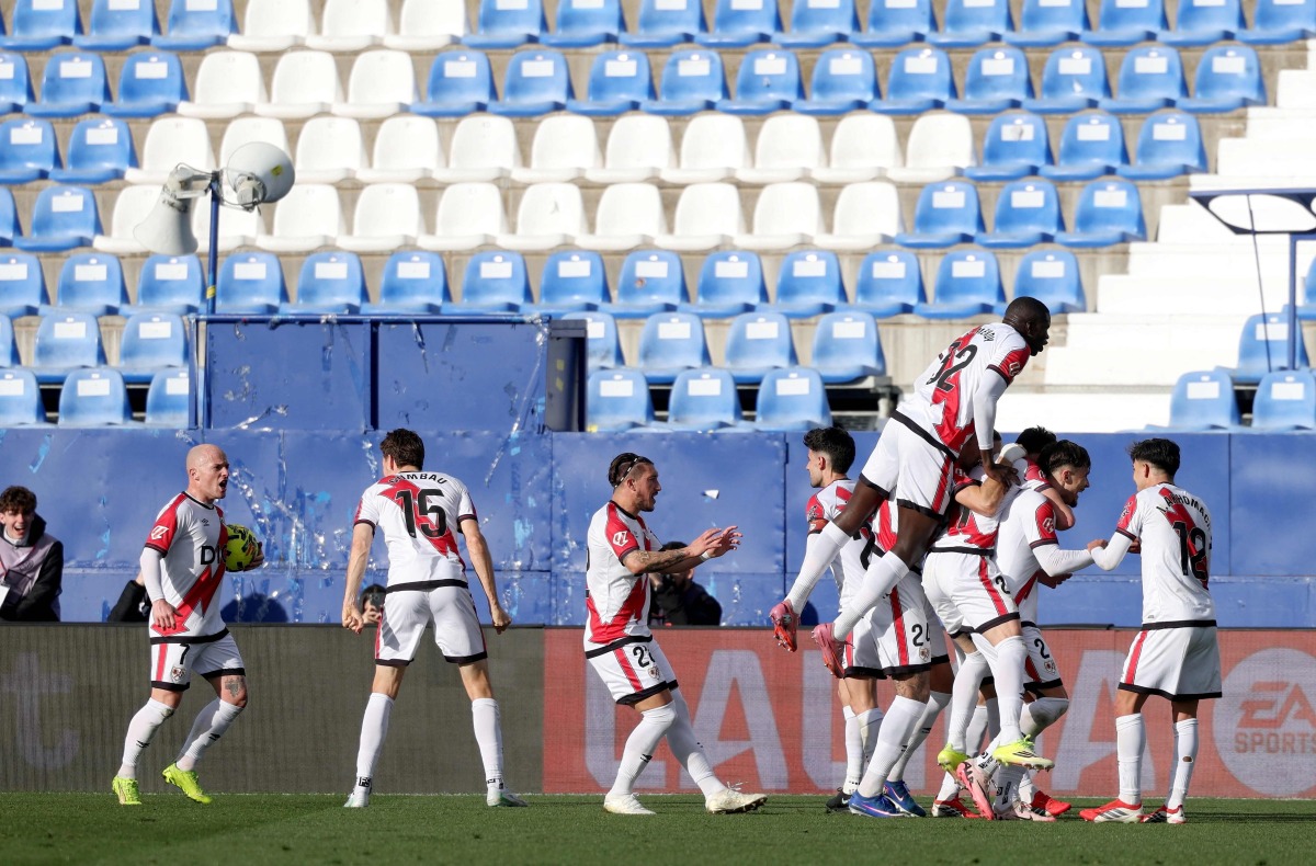 Rayo Vallecano's Spanish midfielder #21 Fran Perez (C) celebrates scoring his team's first goal with teammates during the Spanish league football match between Rayo Vallecano de Madrid and Club Atletico de Madrid at Butarque Stadium in Leganes, south of Madrid on February 15, 2026. (Photo by Pierre-Philippe MARCOU / AFP)