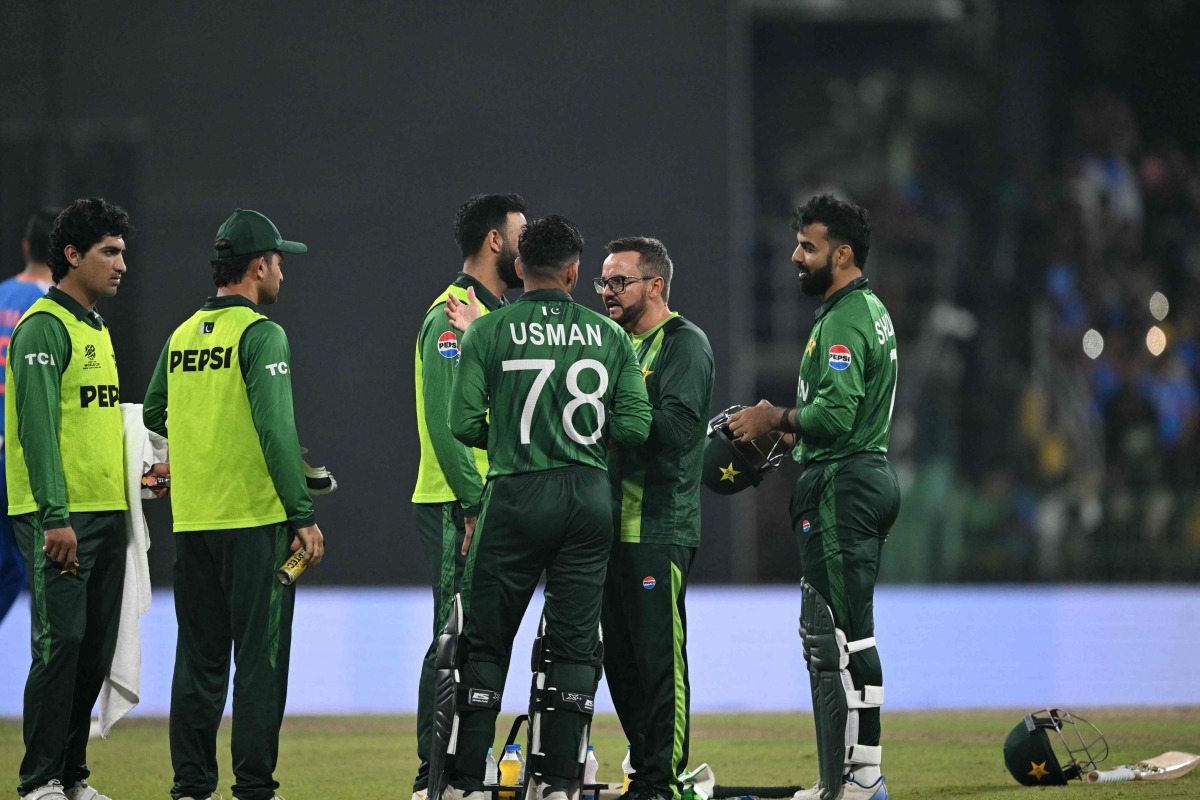 Pakistan's head coach Mike Hesson (2R) speaks with players during the 2026 ICC Men's T20 Cricket World Cup group stage match between India and Pakistan at the R Premadasa Stadium in Colombo on February 15, 2026. (Photo by Ishara S.KODIKARA / AFP)