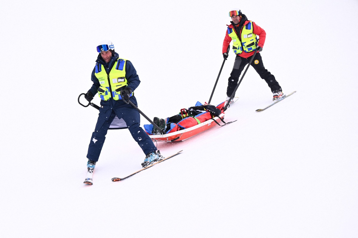 New Zealand's Finley Melville Ives is evacuated by a medical team in the freestyle skiing men's freeski halfpipe qualification run 2 during the Milano Cortina 2026 Winter Olympic Games at Livigno Snow Park, in Livigno (Valtellina), on February 20, 2026. (Photo by Kirill KUDRYAVTSEV / AFP)