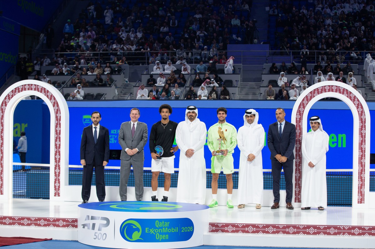 Olympic Council of Asia and Qatar Olympic Committee President H E Sheikh Joaan bin Hamad Al Thani presented the Golden Falcon Trophy to Carlos Alcaraz after the Spaniard won the Qatar ExxonMobil Open, defeating Arthur Fils of France in the final at the Khalifa International Tennis and Squash Complex yesterday. Qatar Tennis Federation President Nasser Al Khelaifi and Senior officials of ExxonMobil are also present.