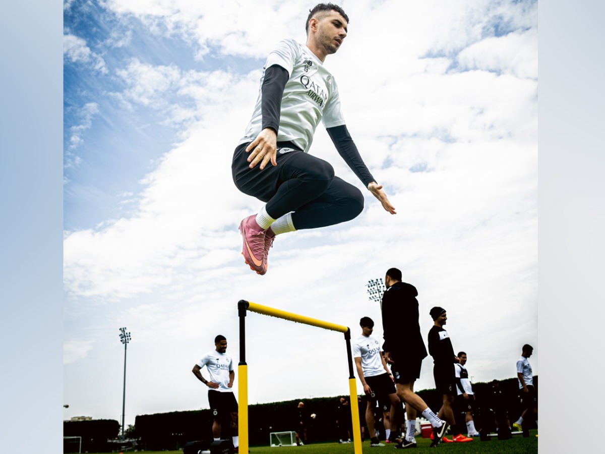Al Sadd's Rafa Mújica in action during a training session.