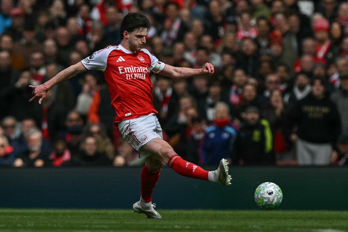 Arsenal's English midfielder #41 Declan Rice controls the ball during the English Premier League football match between Arsenal and Bournemouth at the Emirates Stadium in London on April 11, 2026. (Photo by Glyn KIRK / AFP)