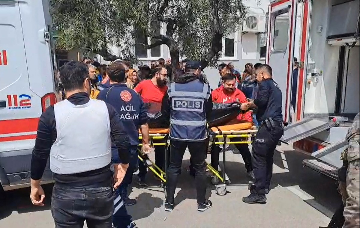 This handout photograph taken and released on April 15, 2026 by Turkish news agency DHA (Demiroren News Agency) shows first aid officers carrying a body bag in Kahramanmaras, southern Turkiye. Photo by HANDOUT / DHA (Demiroren News Agency) / AFP