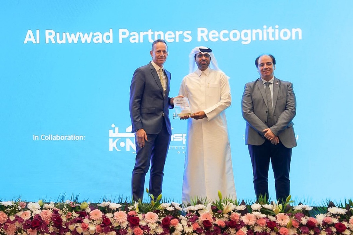 Assistant Undersecretary for Higher Education Affairs at MoEHE Dr. Hareb Mohammed Al Jabri honouring Deputy Head of Mission at British Embassy in Qatar Duncan Hill during the ceremony.