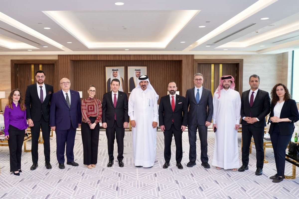 Chairperson of Türkiye-Qatar Business Council of the Foreign Economic Relations of Türkiye (DEIK) 
Abdullah Altunkum, First Vice Chairman of QC Mohamed bin Ahmed bin Twar Al Kuwari pose for a group photo with other officials during the meeting.
