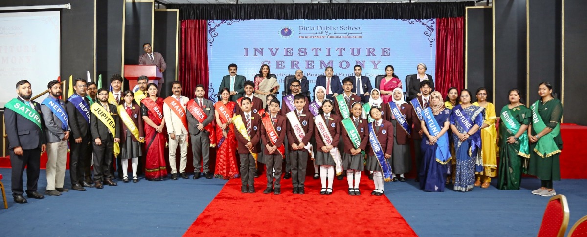 Principal Dr. Anand R. Nair, Vice Chairman Dr. Mohan Thomas, Director, C.V Rappai, Management Representatives along with the newly appointed Prefectorial Board, School House Captains, and Student Council members.