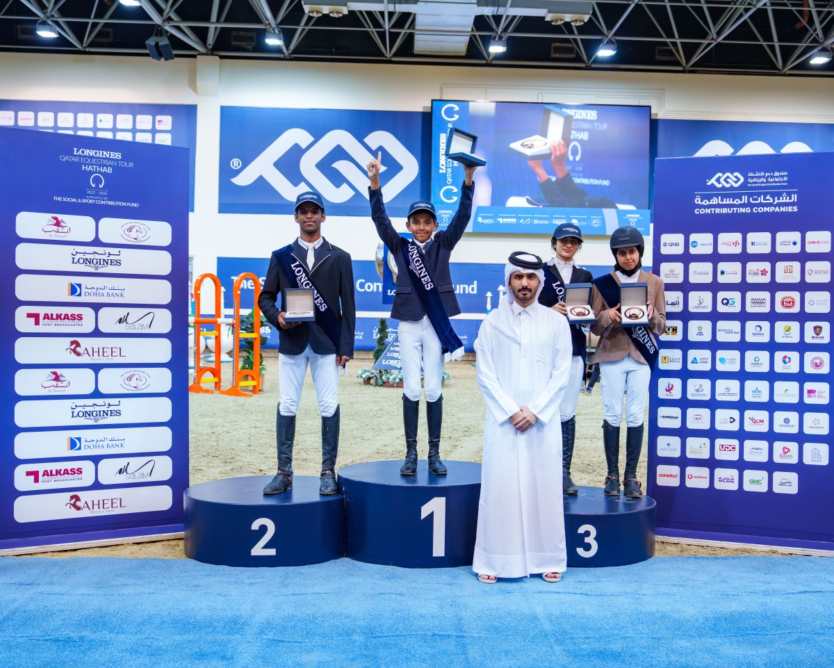 Head of Media and Live Broadcasting Committee of Longines Hathab Abdulla Al-Qashouti crowned the Amateur class winners.