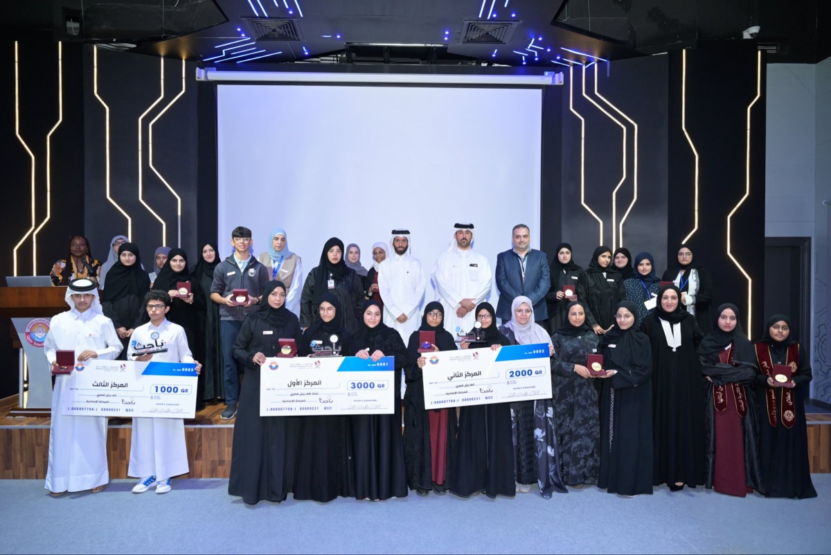 Officials and winners during the ceremony.