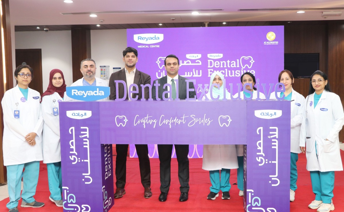 Managing Director, Jamsheer Hamza and Executive Director, Dr. Abdul Kalam along with the centre’s experienced dental team.