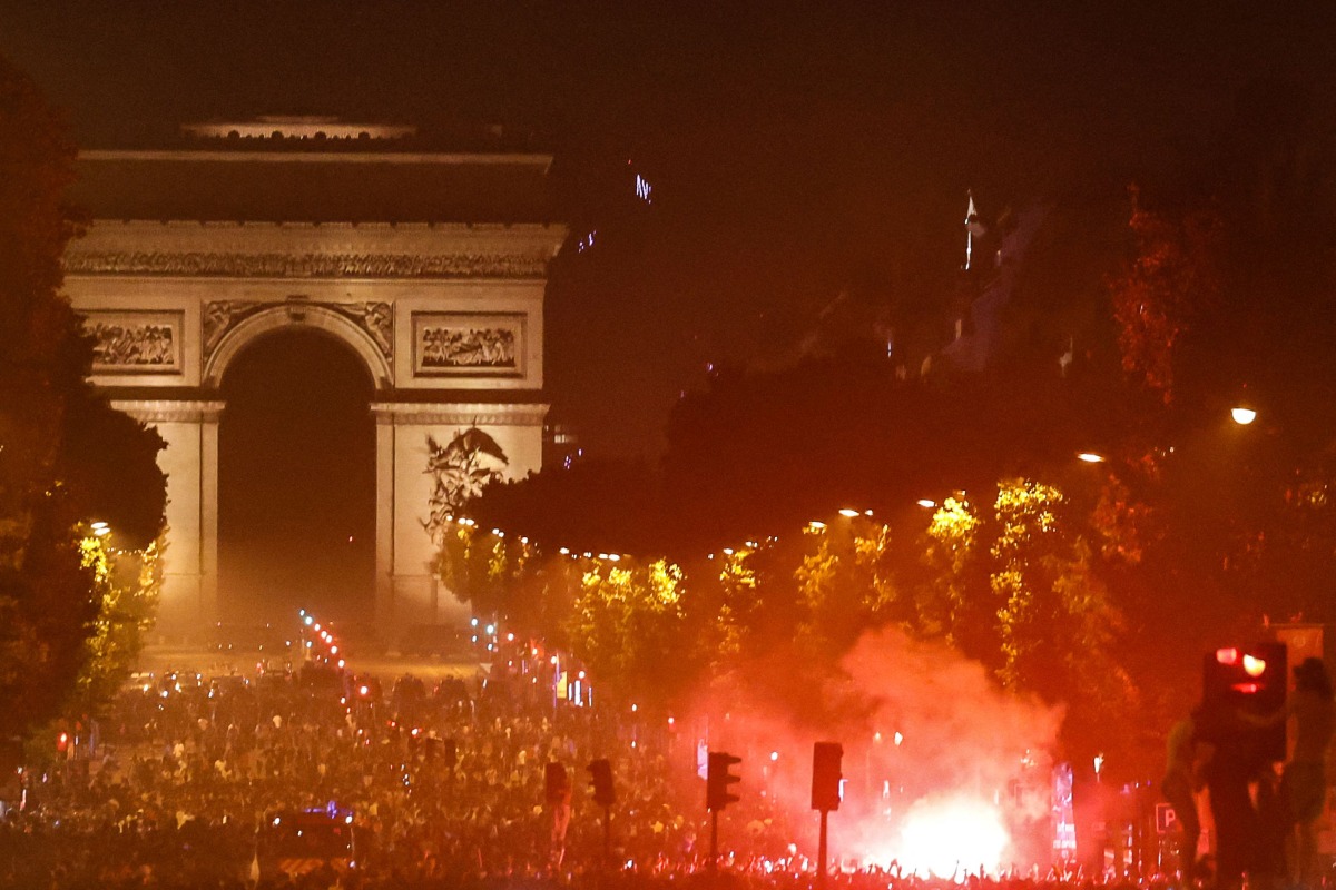 PSG supporters gather on the Champs-Elysees Avenue after the club won the UEFA Champions League final between Paris Saint-Germain (PSG) and Arsenal FC played in Budapest, in Paris on May 30, 2026. (Photo by ROMEO BOETZLE / AFP)