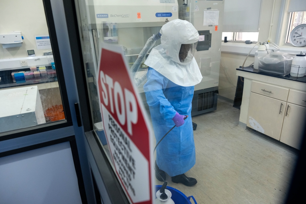 A researcher works inside the Viral Hemorrhagic Fever Laboratory at the Uganda Virus Research Institute in Entebbe, Uganda. (Xinhua/Nie Zuguo)