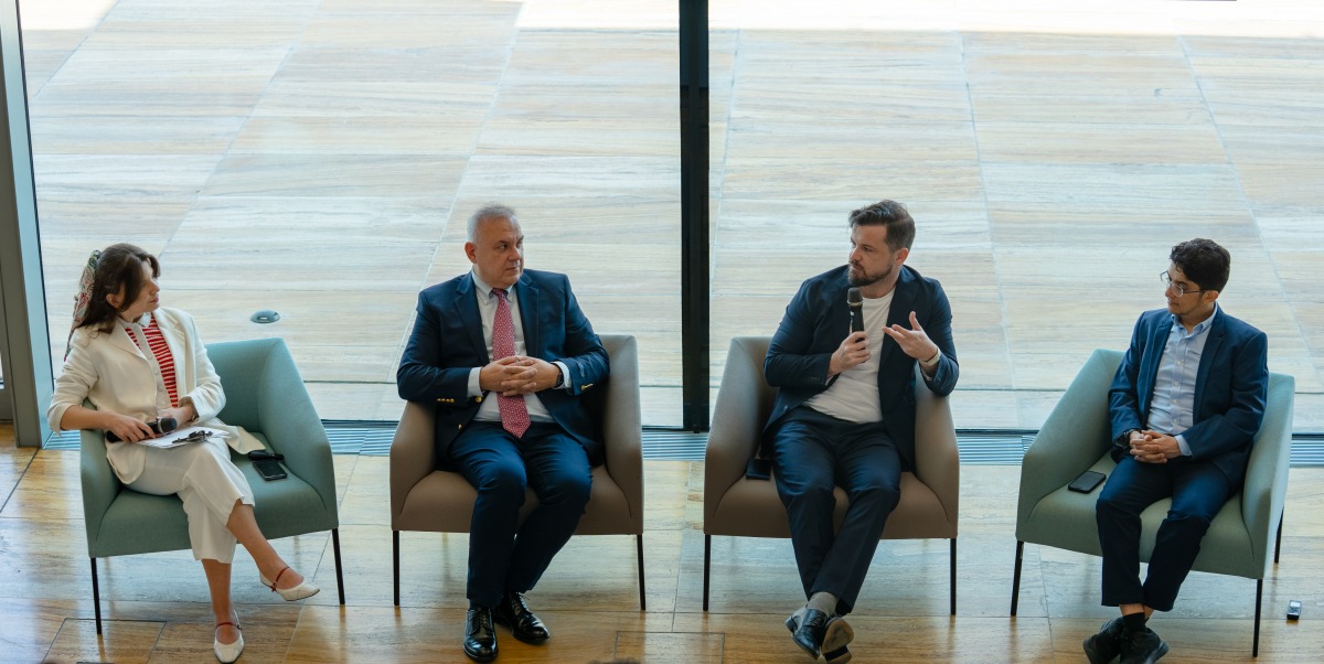 Panellists during the session. 
