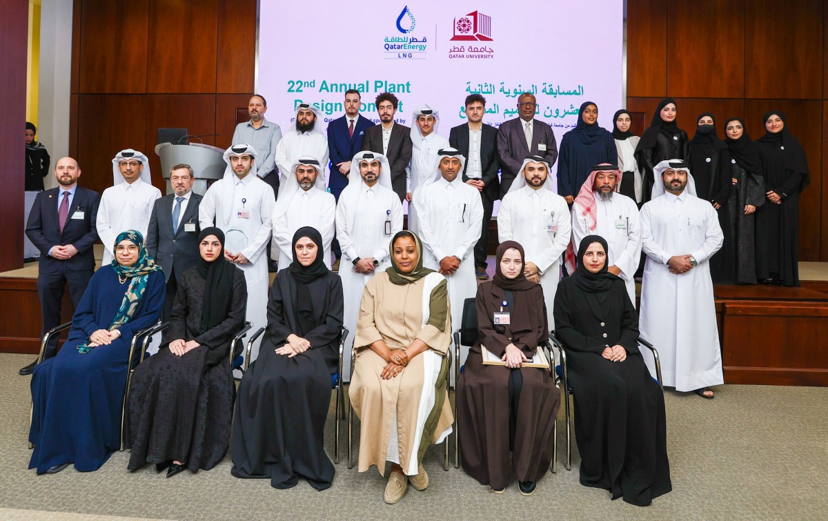 QatarEnergy LNG and Qatar University officials with winners of the Plant Design contest.